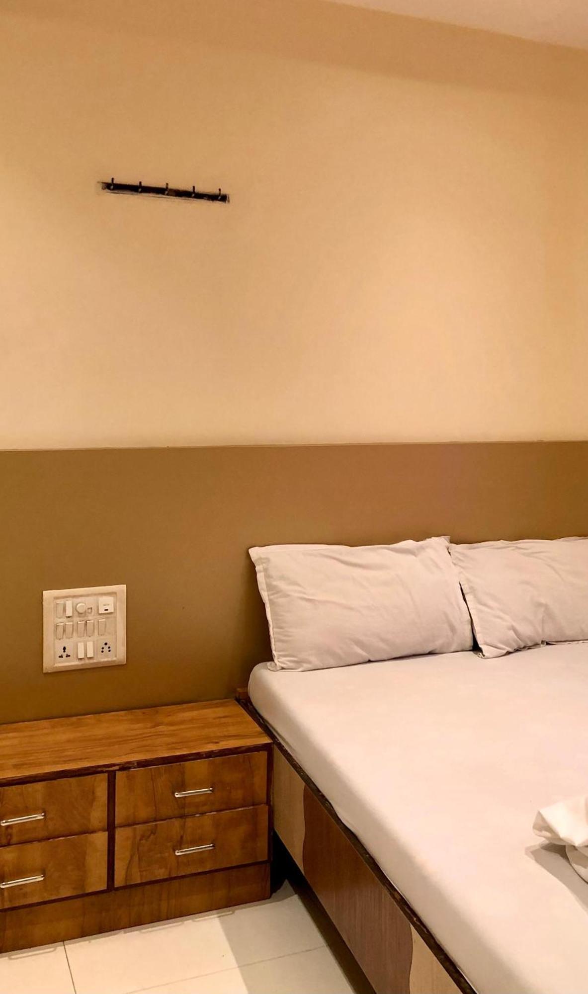 Hotel Volga 2 ムンバイ エクステリア 写真