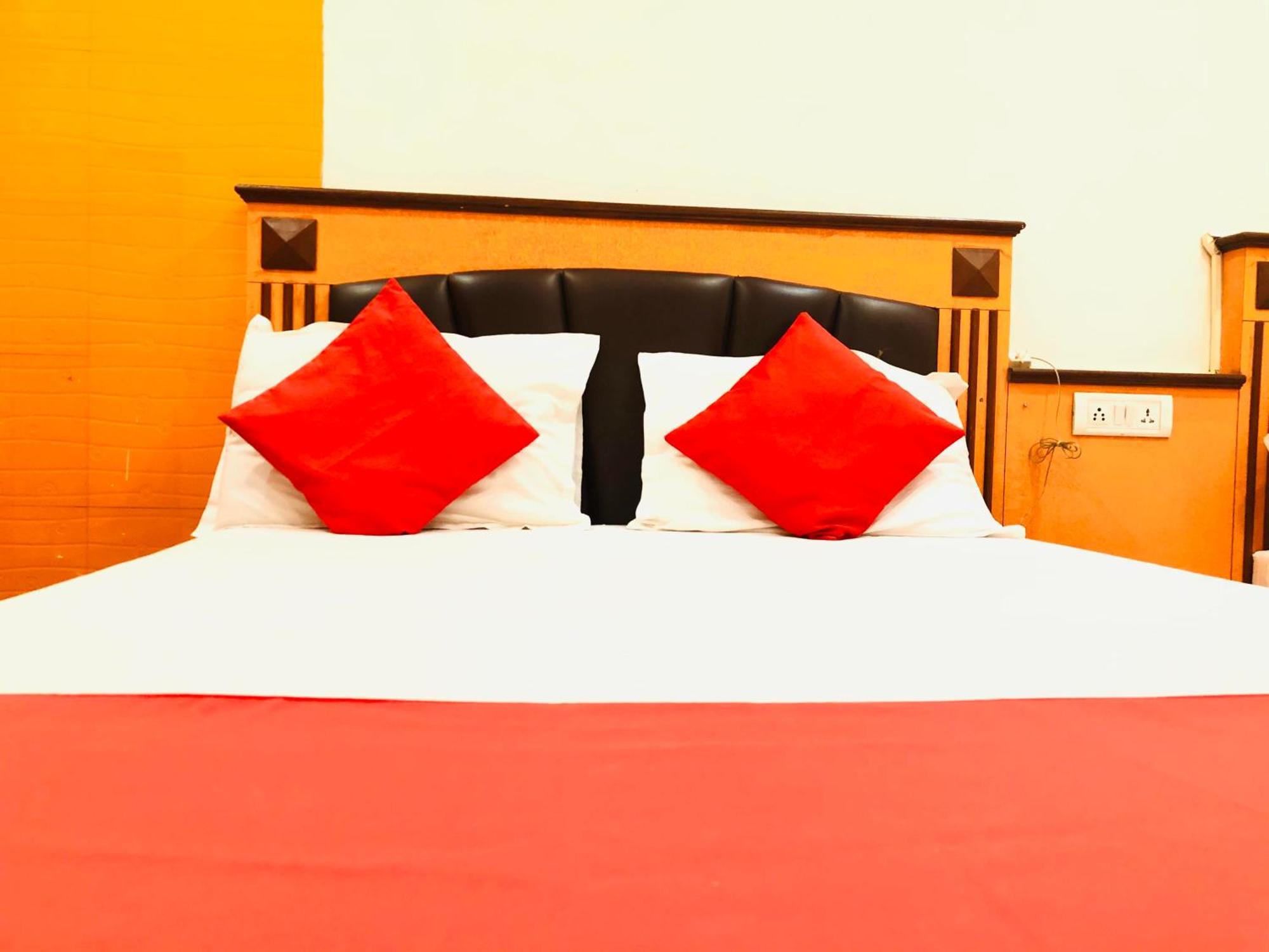 Hotel Volga 2 ムンバイ エクステリア 写真